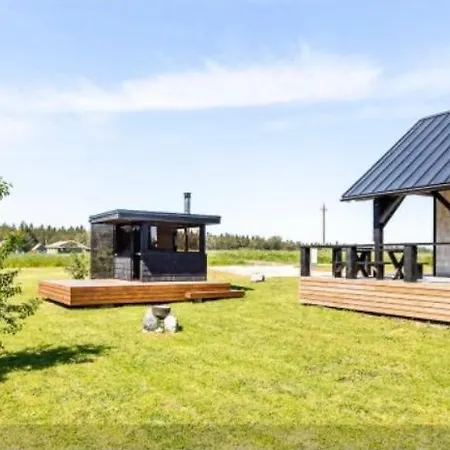 Seaside Wooden Spithami