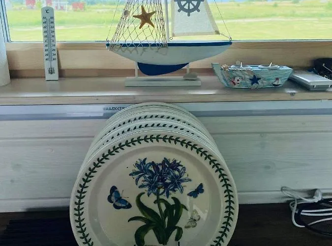 Seaside Wooden Alpehytte *