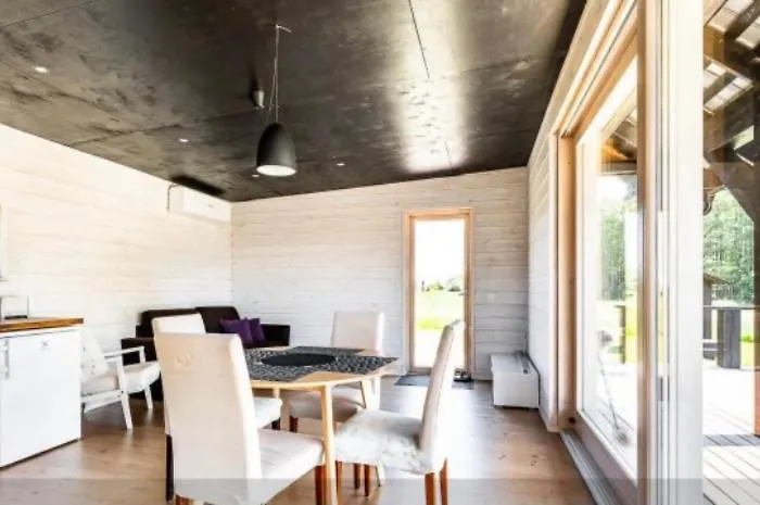 Seaside Wooden Alpehytte *